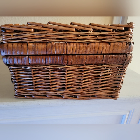 Brown Wicker Pinic Basket - Picture 5 of 8